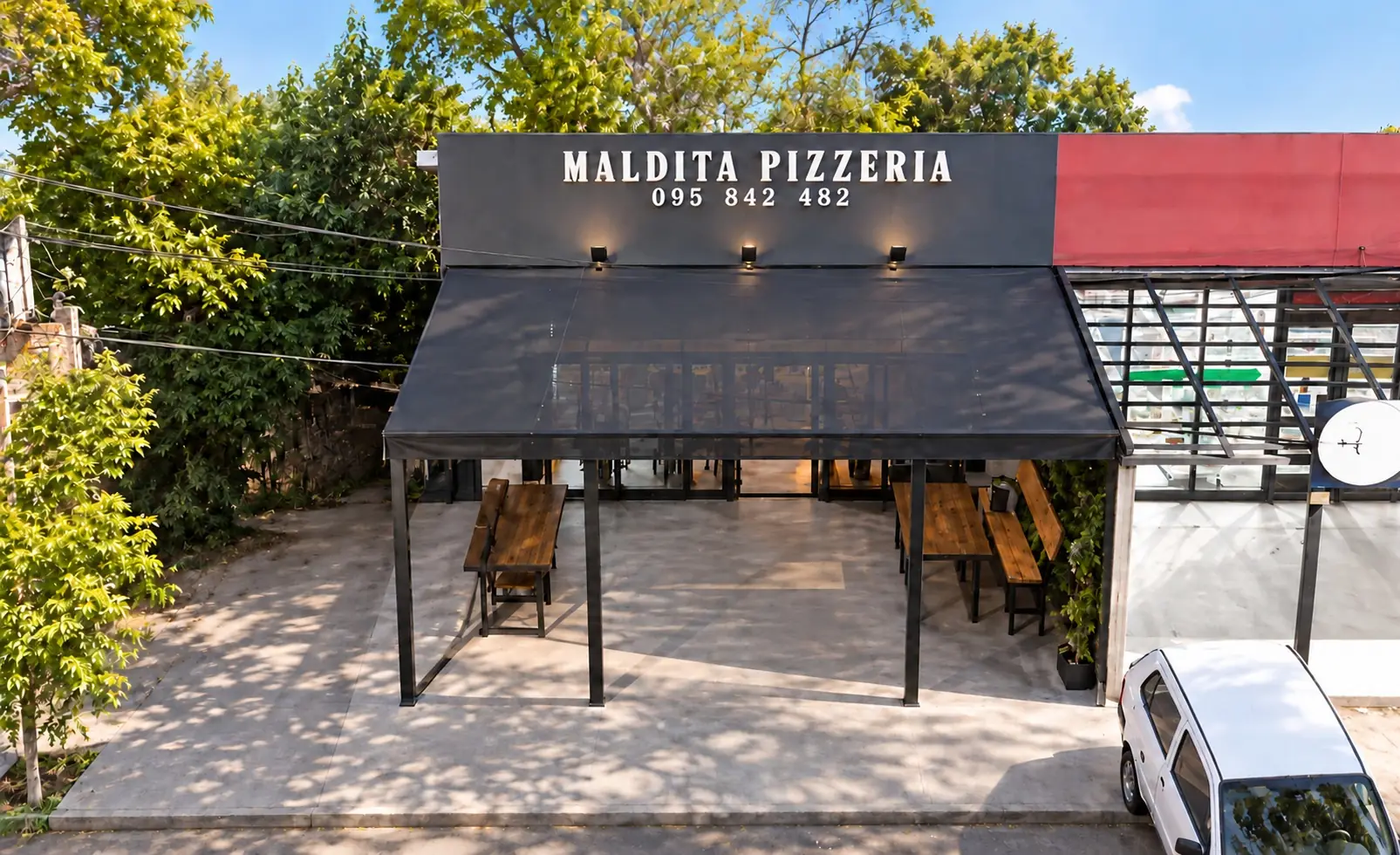 Frente de Maldita Pizzería, en Balneario Buenos Aires, Maldonado